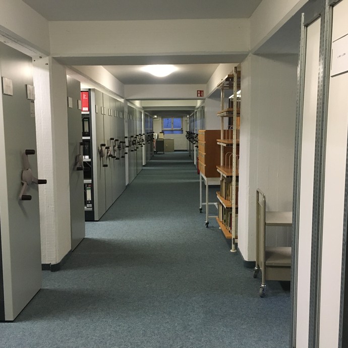 Das Magazin im Keller der LWL-Bibliothek. (vergrößerte Bildansicht wird geöffnet)